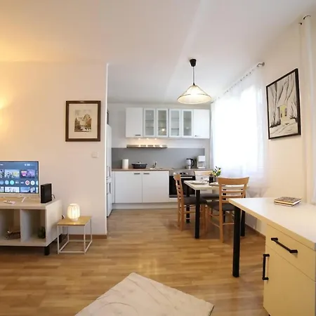 Bright & Cozy! Xbox, Netflix & Included, Pets Welcome For Free *