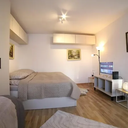 Bright & Cozy! Xbox, Netflix & Included, Pets Welcome For Free *